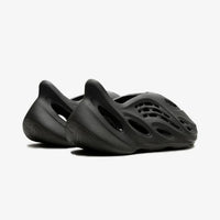 Adidas Yeezy Foam RNNR Carbon - HubResell.com - Streetwear e Sneakers Limitate