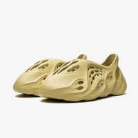 Adidas Yeezy Foam RNNR Sulfur - HubResell.com - Streetwear e Sneakers Limitate