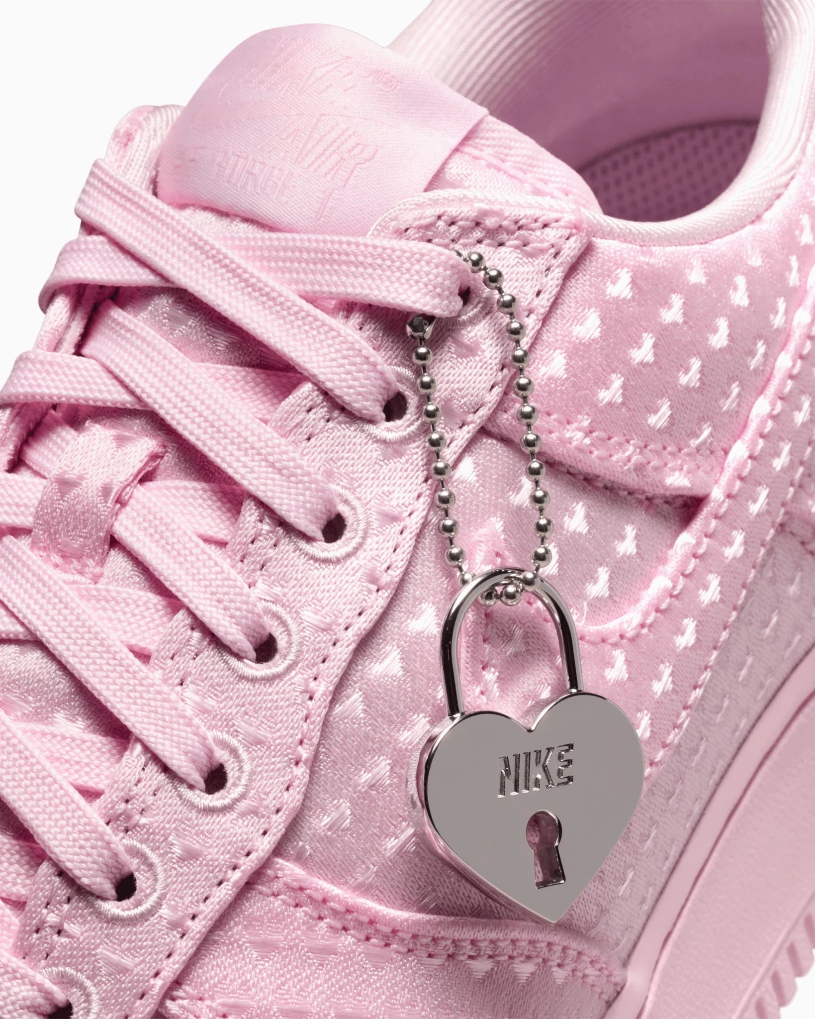 Nike Air Force 1 Low Valentine's Day 2026 - HubResell